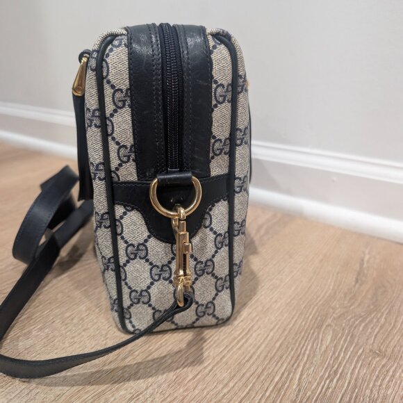 Vintage Navy Gucci Bag - Picture 3 of 11